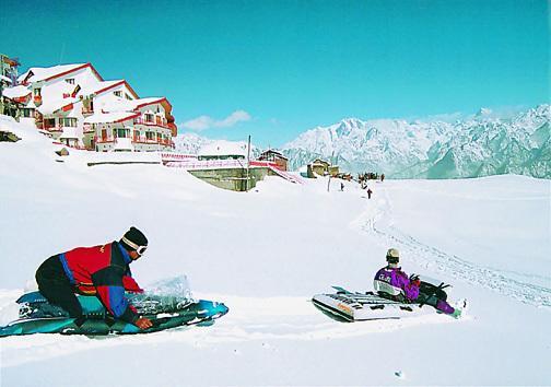 Clifftop Club Auli Joshīmath Kültér fotó